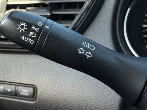 Used 2020 Nissan Rogue SV image 26