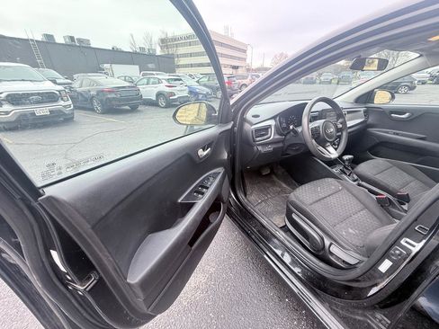 Used 2019 Kia Rio LX image 9