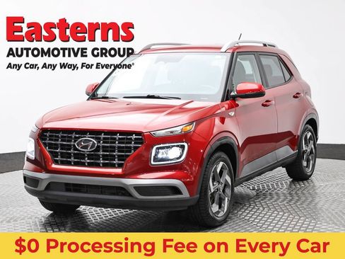 Used 2023 Hyundai Venue Limited FWD image 1