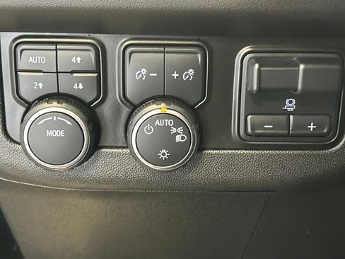 Used 2023 Chevrolet Tahoe LT w/ LT Signature Package AWD/4WD image 20