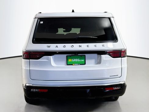 Used 2024 Jeep Wagoneer Series II w/ Flexible Seating Group RWD image 8