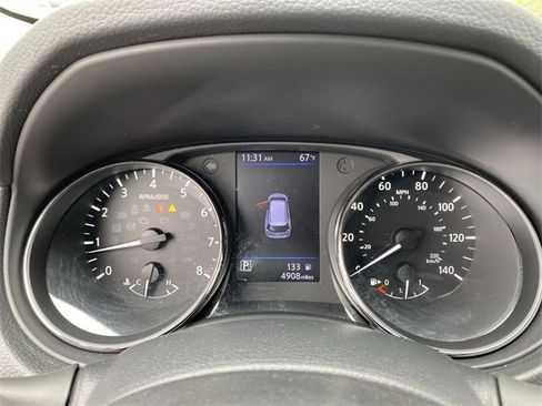 Certified 2018 Nissan Rogue SV image 19