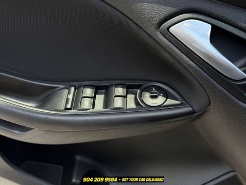 Used 2016 Ford Focus SE FWD image 15
