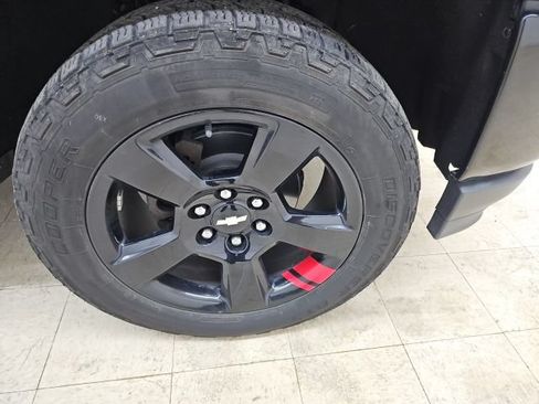 Used 2018 Chevrolet Silverado 1500 LTZ Z71 w/ Redline Edition AWD/4WD image 5