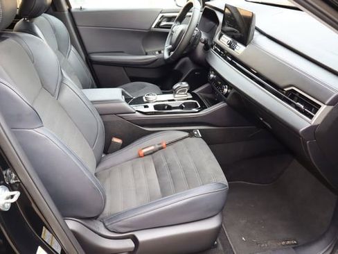 Used 2025 Mitsubishi Outlander AWD image 17