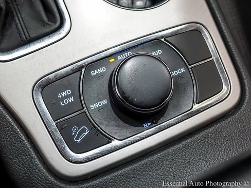 Used 2018 Jeep Grand Cherokee Limited w/ Luxury Group II image 25