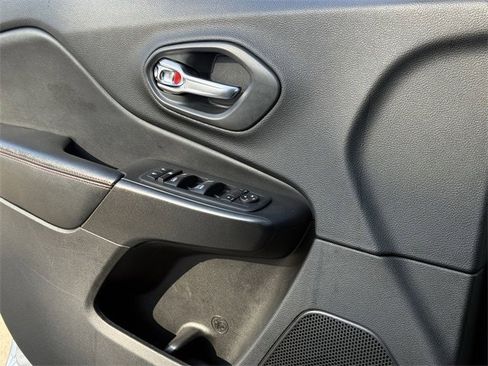 Used 2020 Jeep Cherokee Trailhawk w/ Comfort/Convenience Group image 26