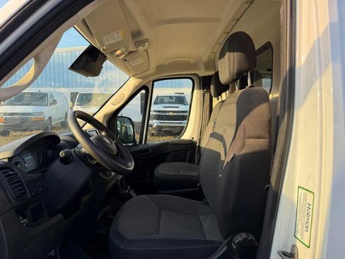 Used 2024 RAM ProMaster 2500 w/ Convenience Group image 8