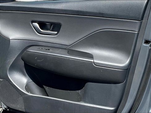 Used 2025 Hyundai Kona Limited FWD image 27