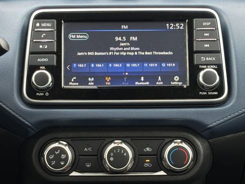 Used 2025 Nissan Versa SV FWD image 17