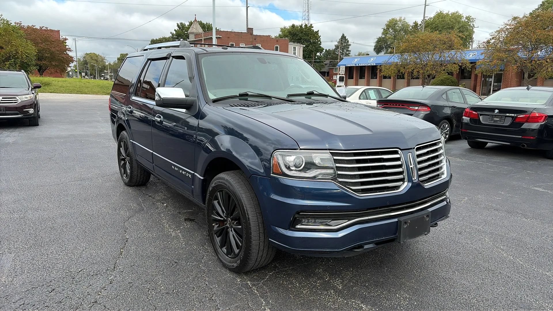 Used 2015 Lincoln Navigator 2WD image 3