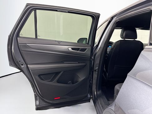 Used 2024 Volkswagen Atlas Cross Sport SE image 25