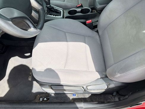 Used 2015 Hyundai Elantra SE image 13