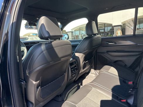 New 2025 Jeep Grand Cherokee Altitude image 17