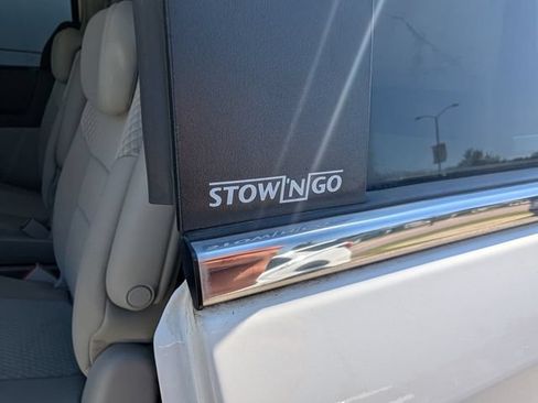 Used 2010 Chrysler Town & Country Touring w/ Family Value Group FWD image 10
