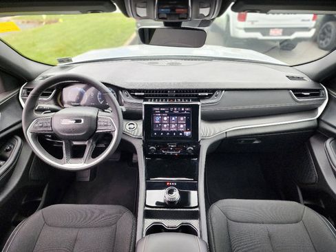 Certified 2025 Jeep Grand Cherokee Laredo X w/ Luxury Tech Group I image 2