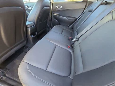 Used 2022 Hyundai Kona Limited image 16