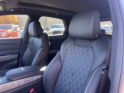 Used 2025 Genesis GV70 3.5T Sport w/ Sport Advanced Package image 23