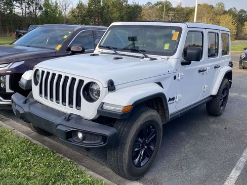 Used 2020 Jeep Wrangler Unlimited Sahara image 3