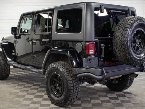 Used 2013 Jeep Wrangler Unlimited Sahara w/ Dual Top Group AWD/4WD image 5