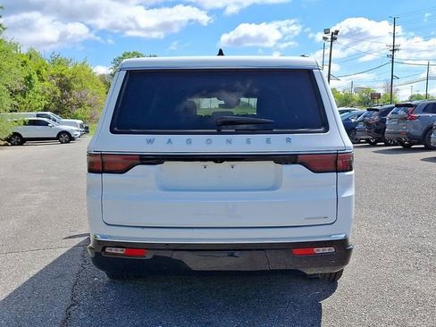 Used 2024 Jeep Wagoneer L Series III w/ Flexible Seating Group AWD/4WD image 5