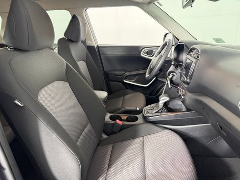 Used 2025 Kia Soul LX w/ LX Technology Package FWD image 31