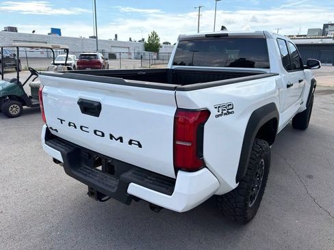 Used 2025 Toyota Tacoma TRD Off-Road AWD/4WD image 5