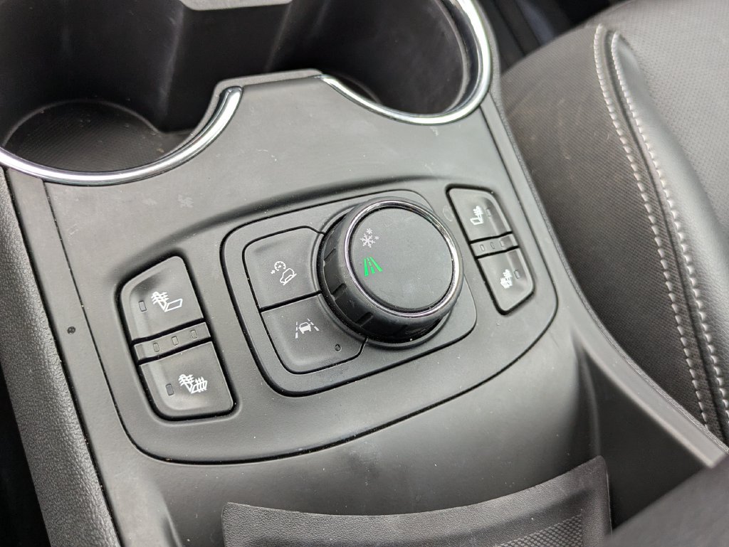 Used 2023 GMC Terrain SLT w/ Infotainment Package II FWD image 13