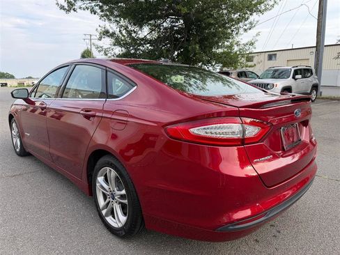 Used 2016 Ford Fusion SE FWD image 3