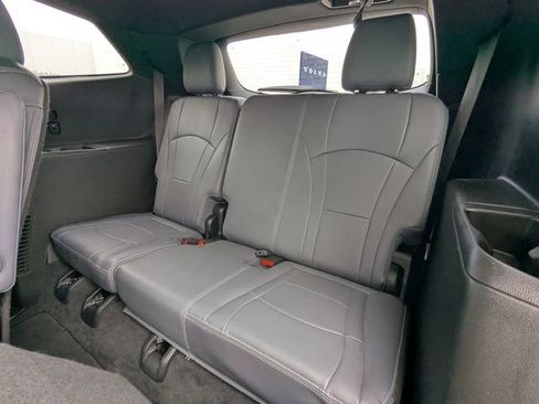 Used 2024 Buick Enclave Premium image 18