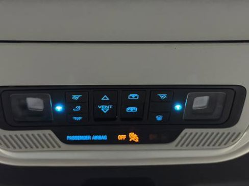 Used 2025 Ford Expedition Platinum w/ Driver's Package AWD/4WD image 36