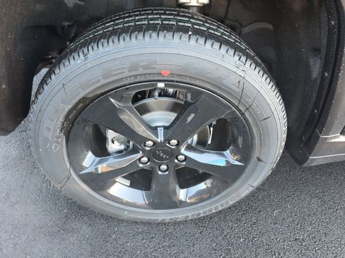 New 2025 Jeep Grand Cherokee Altitude image 28