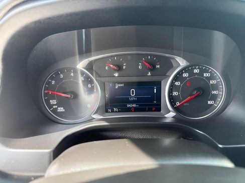 Used 2020 GMC Acadia SLT FWD image 21