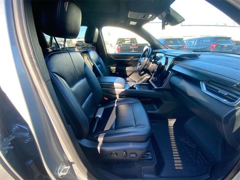 Used 2024 GMC Acadia Elevation image 29