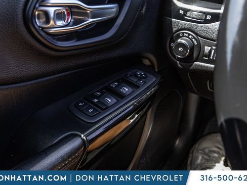 Used 2019 Jeep Cherokee Latitude Plus FWD image 8