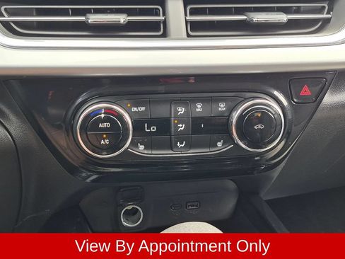 Used 2025 Chevrolet Trax LT w/ LT Convenience Package FWD image 17