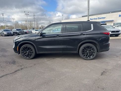 Used 2023 Mitsubishi Outlander SE image 17