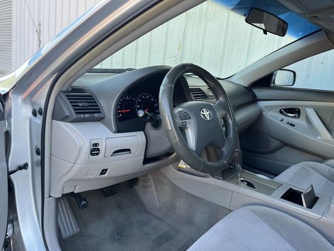 Used 2011 Toyota Camry LE image 11