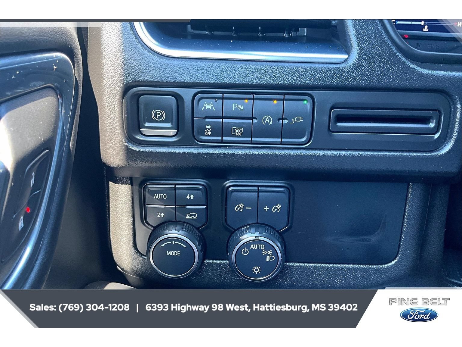 Used 2022 Chevrolet Tahoe LT w/ Luxury Package AWD/4WD image 23