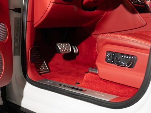 Used 2019 Bentley Bentayga image 36