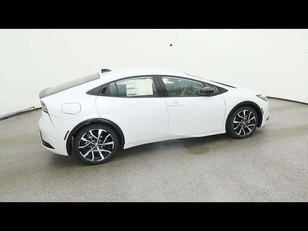 New 2026 Toyota Prius Plug-In Hybrid FWD image 3
