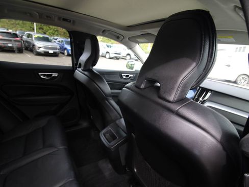 Used 2020 Volvo XC60 T5 Momentum image 22