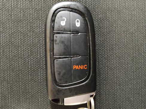 Used 2020 Jeep Cherokee Latitude Plus FWD image 32
