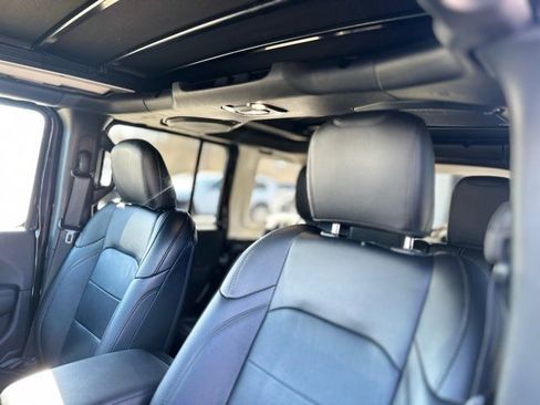 Used 2021 Jeep Wrangler Unlimited Sahara image 12