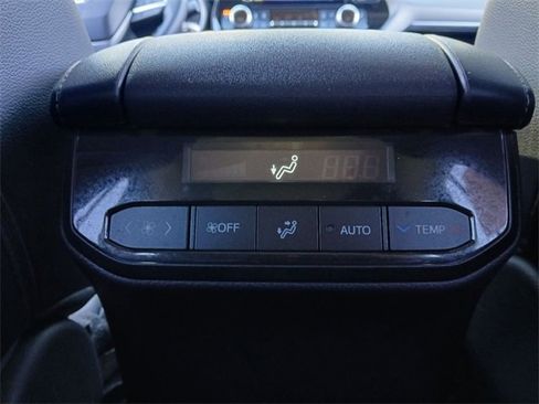 Certified 2023 Toyota Highlander XLE image 65