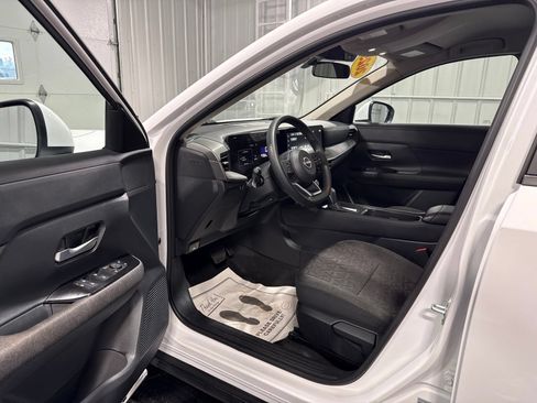 Used 2025 Nissan Kicks SV FWD image 16
