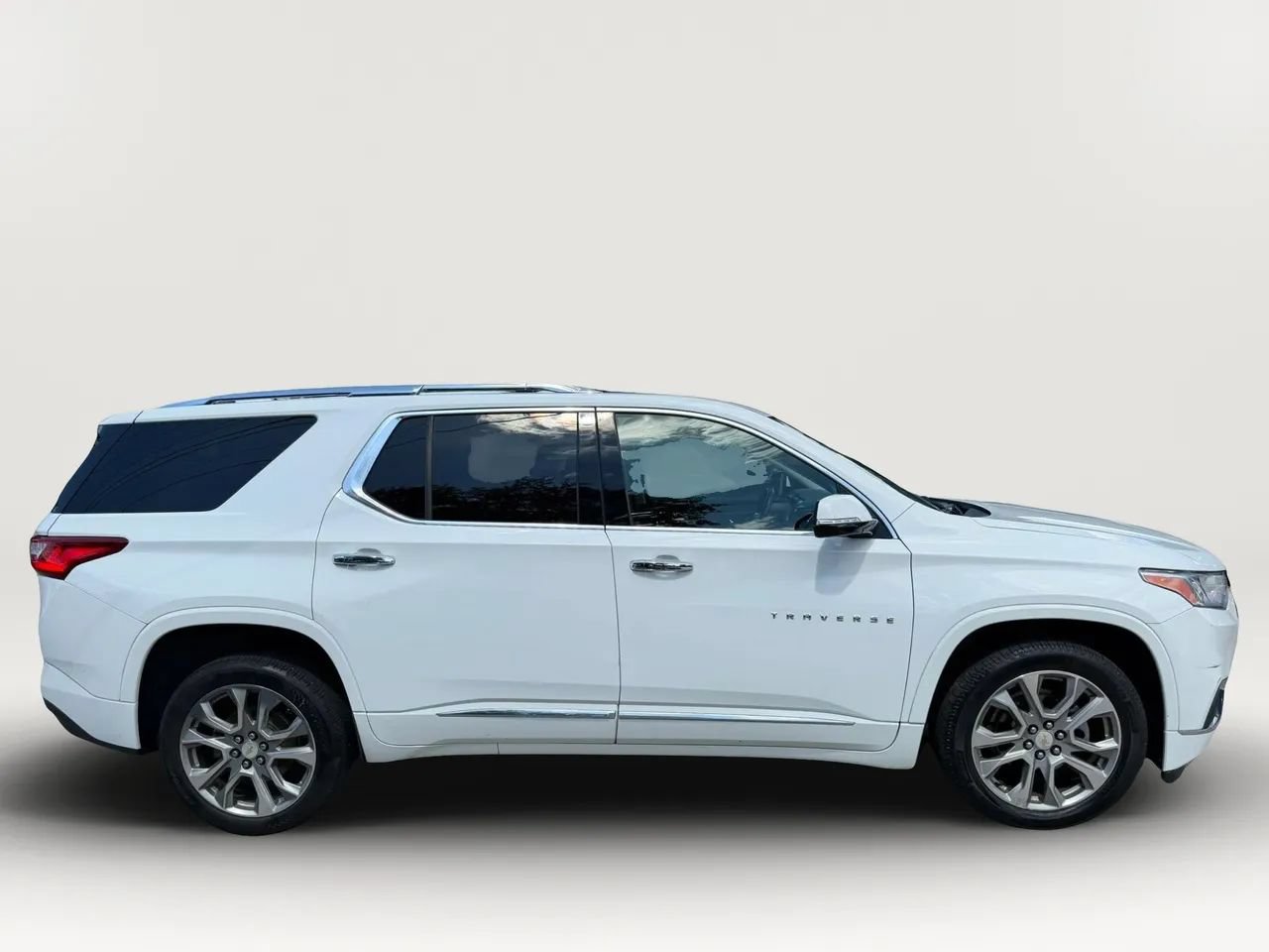 Used 2019 Chevrolet Traverse Premier AWD/4WD image 2