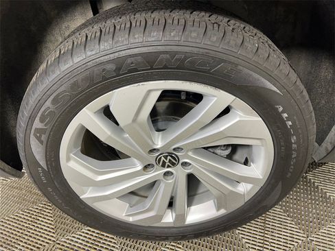 Used 2020 Volkswagen Atlas Cross Sport SEL image 19