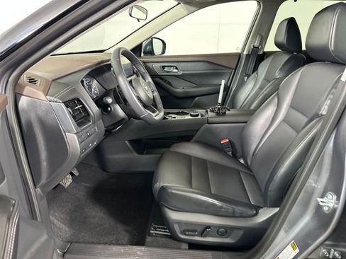 Used 2021 Nissan Rogue SV w/ Premium Package image 11