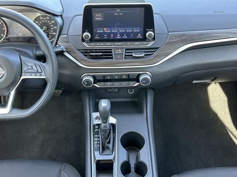 Used 2025 Nissan Altima 2.5 SV image 14